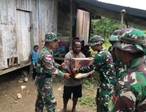 Kepedulian Satgas Yonif Raider 200/BN Bantu Warga Yang Berduka