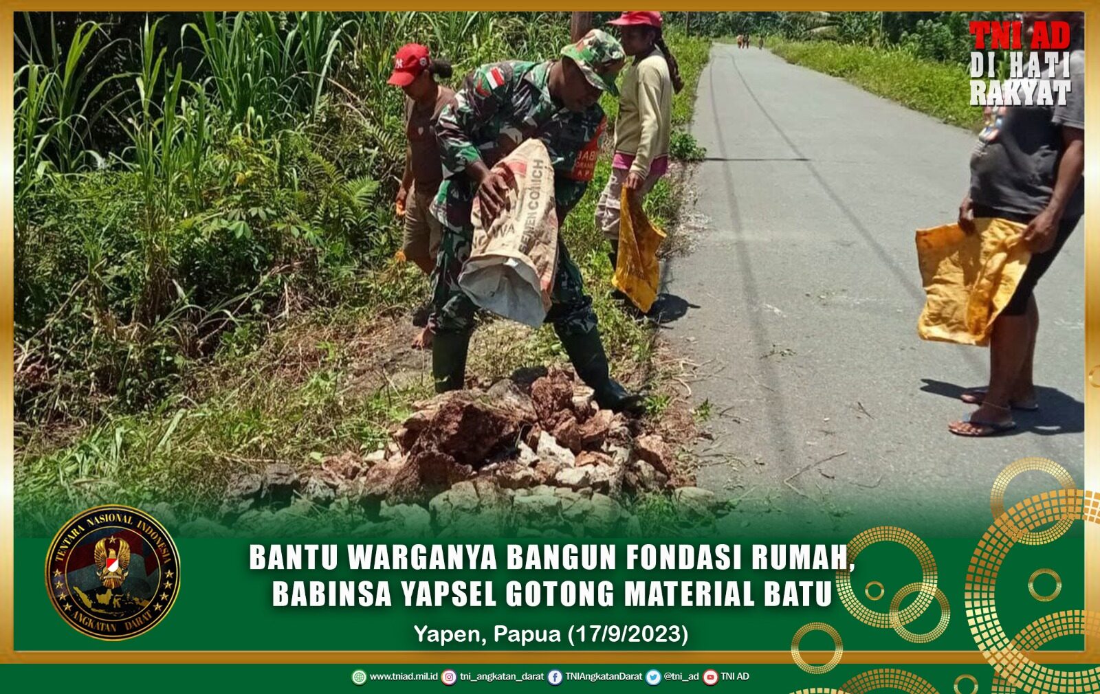 Bantu Warganya Bangun Fondasi Rumah, Babinsa Yapsel Gotong Material Batu