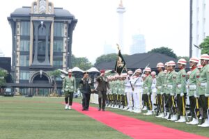 Jenderal TNI Dr. Dudung Abdurachman Anugerahkan Bintang Kartika Eka Paksi Utama Kepada Kasad Singapura