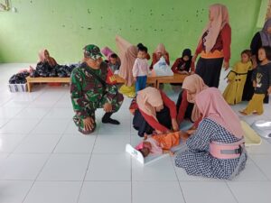 Wujudkan Balita Sehat, Babinsa Kodim 1002/HST Pendampingan Posyandu