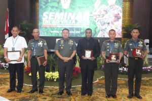 Komandan Batalyon Jajaran Kostrad Ditunjuk Menjadi Pemapar Pada Seminar TNI AD