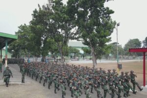 Persiapkan Pasukan Jelang HUT ke -78 TNI, Pangdivif 1 Kostrad Tinjau Latihan Defile Yonif 305 Kostrad