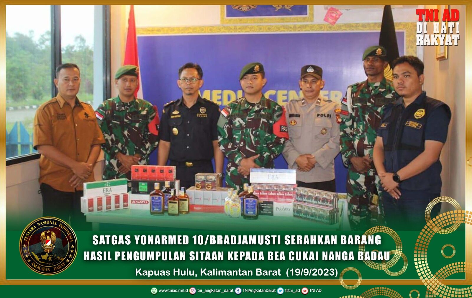 Satgas Pamtas Yonarmed 10/ Bradjamusti Serahkan Barang Hasil Pengumpulan Sitaan Kepada Bea Cukai Nanga Badau