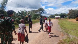 Satgas Pamtas RI - PNG Yonif 111/KB Pantau Stabilitas Keamanan di Wilayah Pedalaman Kab. Boven Digoel