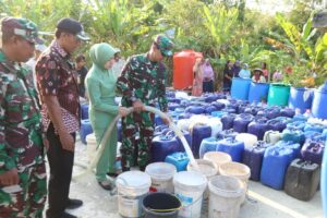 Peduli Kekeringan, Kodim 0703/Cilacap Melaksanakan Serbuan Air Bersih