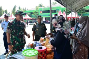 Masyarakat Sangat Antusias di Bazar Murah Korem 132/TDL