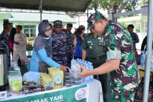 Masyarakat Sangat Antusias di Bazar Murah Korem 132/TDL