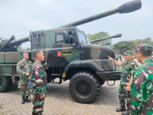 Pangdivif 1 Kostrad Laksanakan Pengecekan Kesiapan Gelar Alutsista dan Perlengkapan Kostrad Untuk Pameran Dalam Rangka HUT Ke - 78 TNI