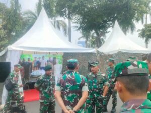 Pangdivif 1 Kostrad Laksanakan Pengecekan Kesiapan Gelar Alutsista dan Perlengkapan Kostrad Untuk Pameran Dalam Rangka HUT Ke - 78 TNI