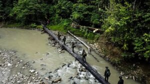 Pastikan Patok Tidak Bergeser Satgas Yonif 122/TS Gelar Patroli MM 41 Perbatasan RI-PNG