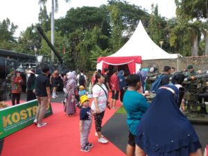 Alutsista Kostrad Jadi Primadona Pengunjung Pameran TNI AD Fair 2023
