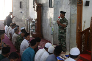 Pangdam IM Silaturahmi dan Shalat Jumat di Masjid Baiturrahim Ulee Lheue