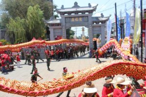 Prajurit Yonarmed 3/Naga Pakca Membawa Liong Naga 120 Meter Jadi Pusat Perhatian Dalam Kirab Budaya dan Ruwat Bumi (Jutbio)