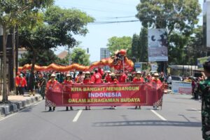 Prajurit Yonarmed 3/Naga Pakca Membawa Liong Naga 120 Meter Jadi Pusat Perhatian Dalam Kirab Budaya dan Ruwat Bumi (Jutbio)