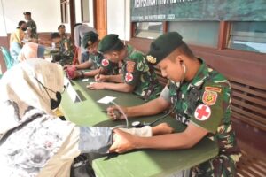 Menyambut HUT ke-78 TNI dan Sumpah Pemuda Tahun 2023, Madivif 1 Kostrad Gelar Baksos dan Pengobatan Masal