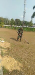 Kodim Bangka Sambut HUT TNI Ke-78 Dengan Bersihkan Taman Makam Pahlawan