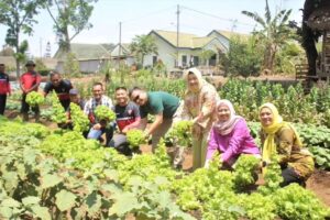 Danpussenarmed Kunjungi Yonarmed 1 Kostrad