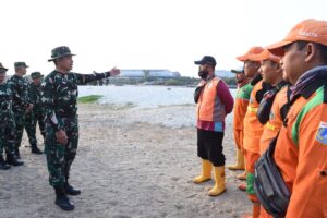 Dipimpin Dirkuad, Corp Keuangan TNI AD Gelar Karya Bakti Pembersihan Semenanjung Reklamasi Pantai Jakarta