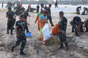 Dipimpin Dirkuad, Corp Keuangan TNI AD Gelar Karya Bakti Pembersihan Semenanjung Reklamasi Pantai Jakarta