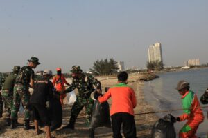 Dipimpin Dirkuad, Corp Keuangan TNI AD Gelar Karya Bakti Pembersihan Semenanjung Reklamasi Pantai Jakarta