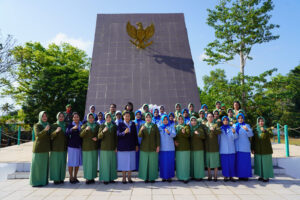 Danrem 143/HO Pimpin Ziarah dan Tabur Bunga Dalam Rangka HUT ke 78 TNI di TMP Watubangga