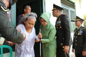 Peringati HUT TNI Dandim 0402/OKI Anjangsana Ke Warakawuri