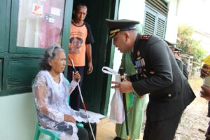 Peringati HUT TNI Dandim 0402/OKI Anjangsana Ke Warakawuri