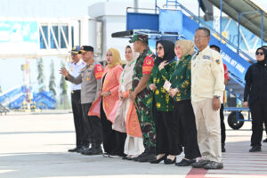 Danrem 132/Tdl Mengantar Kepulangan Wakil Presiden RI Selesai Kunjungan Kerja