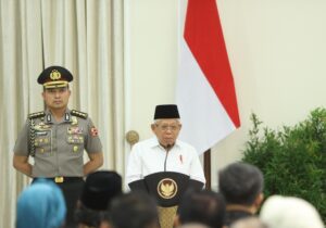 Atas Kontribusi Luar Biasanya, Kasad dan Ketum Persit KCK Terima Penghargaan Bapak dan Bunda Asuh Anak Stunting