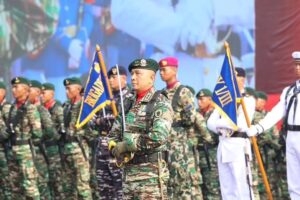 Pangdivif 3 Kostrad Mayjen TNI Choirul Anam, S.E., M.M. Komandan Upacara HUT Ke-78 TNI