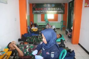 Prajurit Yonif 323 Kostrad Sambut HUT Ke-78 TNI Dengan Donor Darah