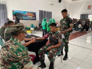 Meriahkan HUT Ke-78 TNI, Prajurit Yonzipur 10 Kostrad Donorkan Darah