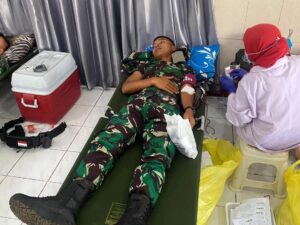 Meriahkan HUT Ke-78 TNI, Prajurit Yonzipur 10 Kostrad Donorkan Darah