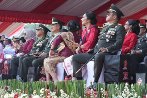 Pangkostrad Hadiri Upacara Peringatan Hari Ulang Tahun ke-78 TNl