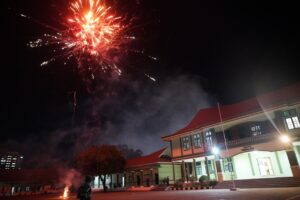 Meriahkan HUT TNI ke 78, Korem 143/HO Gelar Pertunjukan Wayang Kulit