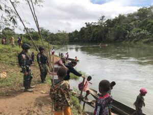 Tingkatkan Stabilitas Keamanan, Satgas Yonif 111/KB melaksanakan Patroli di Wilayah Perbatasan Papua Selatan