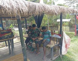 Masyarakat Kampung Kelila Pilih Berobat Di Pos Satgas Yonif 200/BN