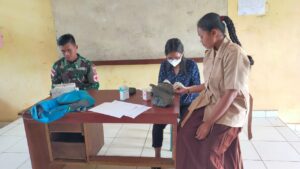 Sehatkan Generasi Muda Papua, Satgas Yonif 726/TML Bagikan Vitamin Bagi Siswa SMPN 3 Muting