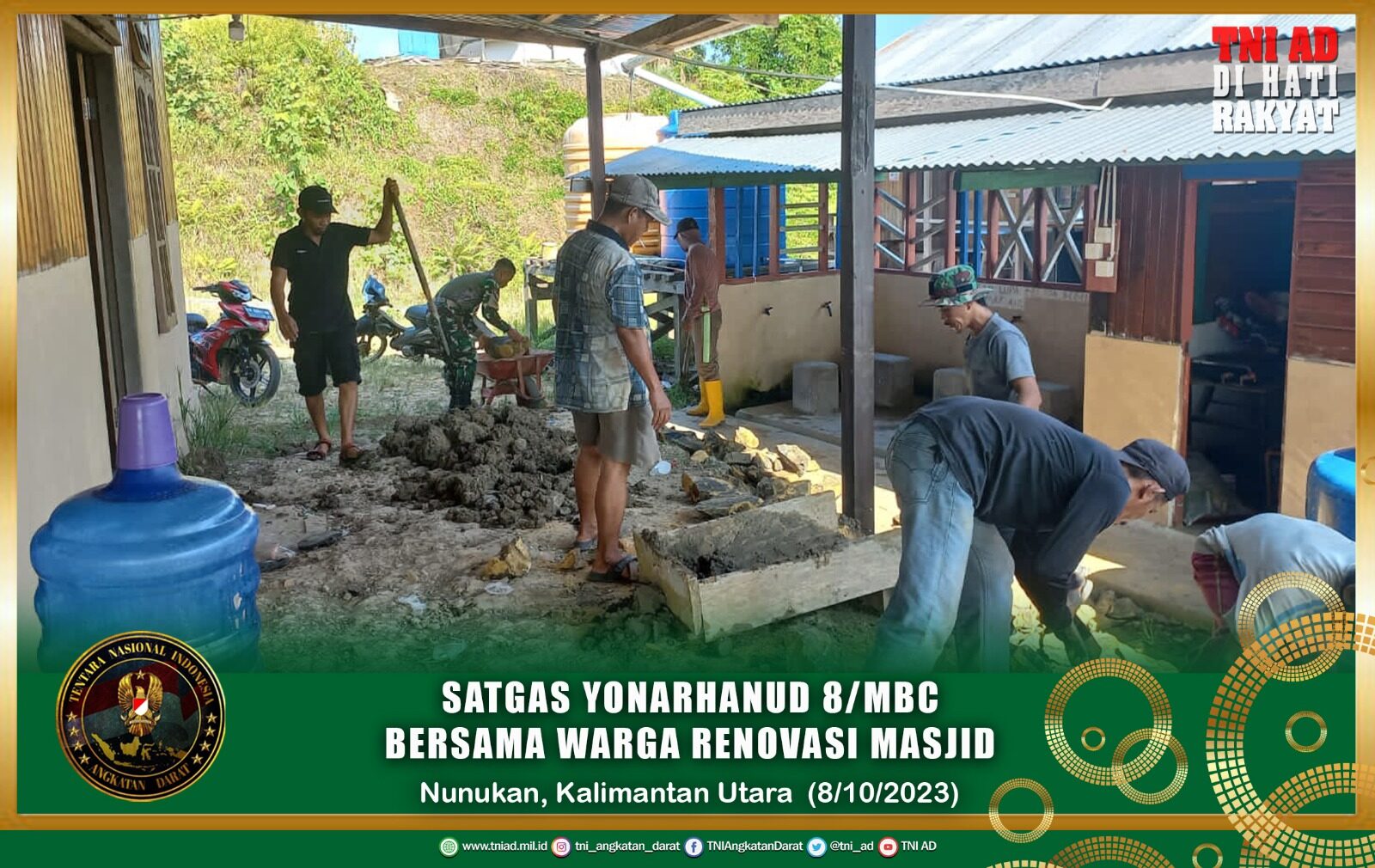 Satgas Yonarhanud 8/MBC Bersama Warga Renovasi Masjid