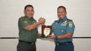 Pangdivif 1 Kostrad Terima Kunjungan Pangkoarmada 1