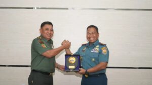 Pangdivif 1 Kostrad Terima Kunjungan Pangkoarmada 1