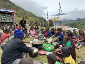 Peringati HUT TNI ke-78 Tahun di Kab. Nduga, Papua, Satgas Yonif 433/JS Tebarkan Kebahagiaan dan Harapan Baru kepada Warga