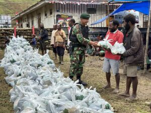 Peringati HUT TNI ke-78 Tahun di Kab. Nduga, Papua, Satgas Yonif 433/JS Tebarkan Kebahagiaan dan Harapan Baru kepada Warga