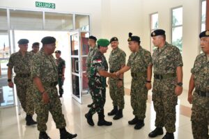 Tingkatkan Hubungan Bilateral, Pangdam Tanjungpura Kunjungi Divisyen Pertama Infantri Malaysia