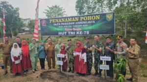 Baksos HUT Ke-78 TNI di Desa Tapus Muara Enim