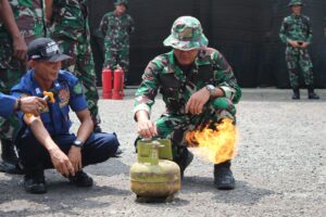 Yonarmed 18/Buritkang Bekerja Sama Dengan BPBD dan Damkar Pelatihan Tanggap Bencana Alam dan Kebakaran