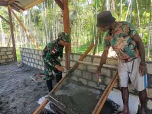 Satgas Yonif 122/TS Bantu Pembangunan Koperasi Masyarakat Di Perbatasan Papua