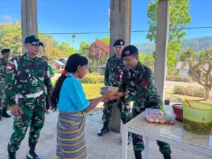 Jumat Kasih, Program Unggulan Satgas Yonkav 6 Naga Karimata