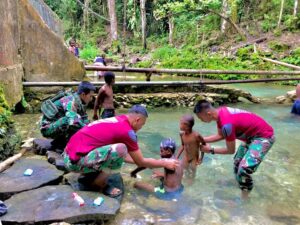 Satgas Yonif 133/YS Ajarkan Anak-Anak Pola Hidup Sehat