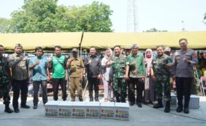 Divif 1 Kostrad Gelas Karya Bakti Pembersihan Sungai dan Penghijauan di Karawang